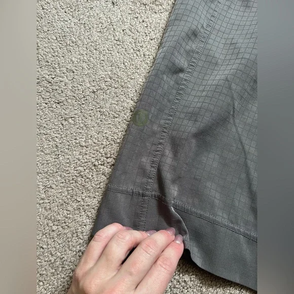 ⭐️XL Fitting Grey Lululemon Shorts - older style - Picture 2 of 6